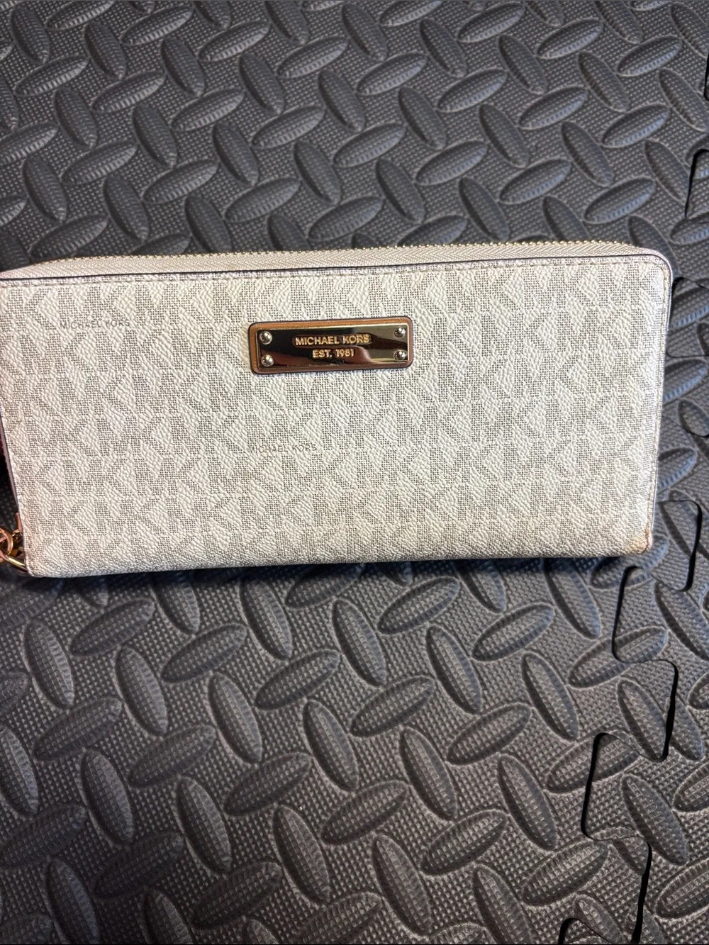 Michael Kors Cream Signature Zip-Around Wristlet Wallet